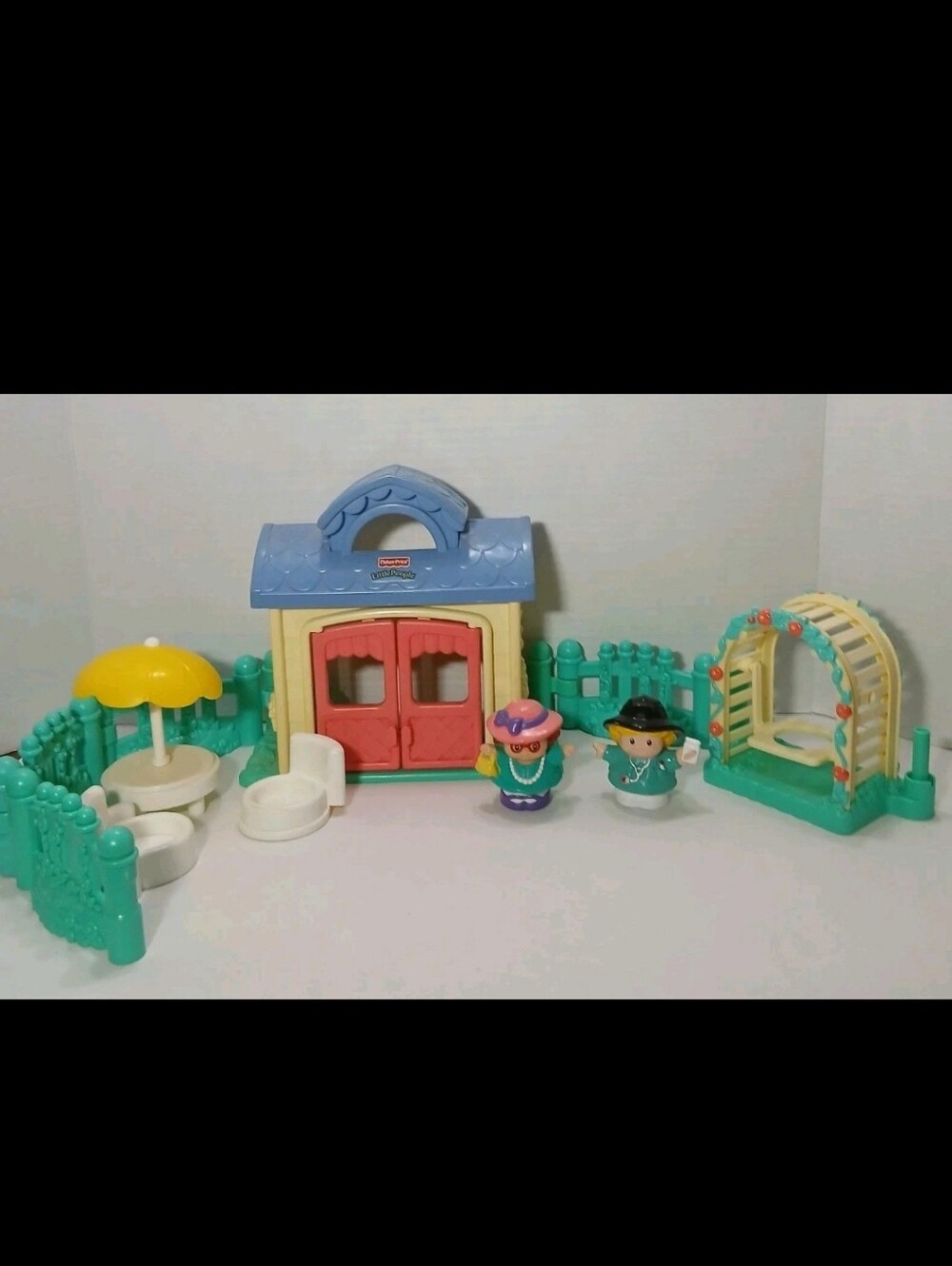 Fisher Price Little People Playtime Pals Tea Party Garden Cottage Lot Table READ